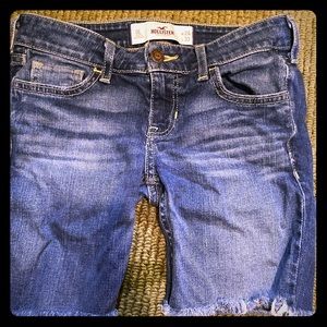 I’m selling these Hollister shorts